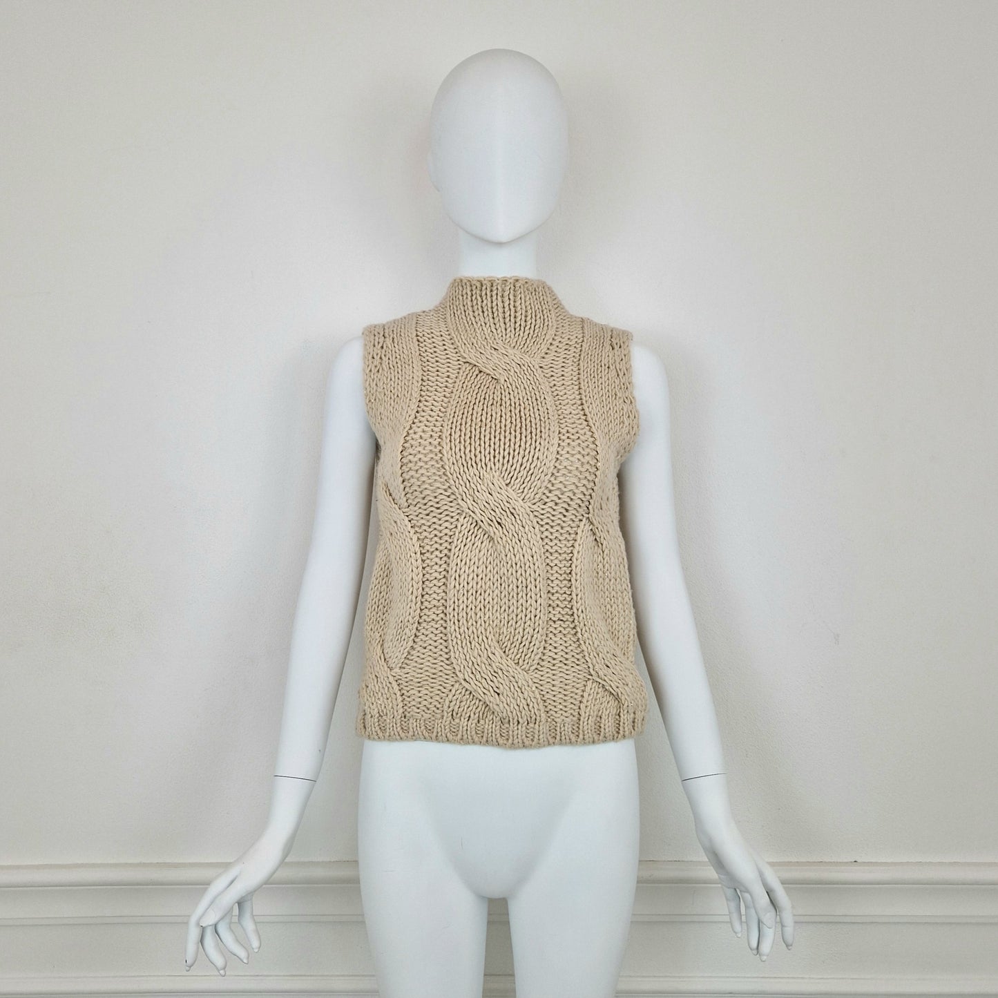 Gilet beige collo alto con trecce