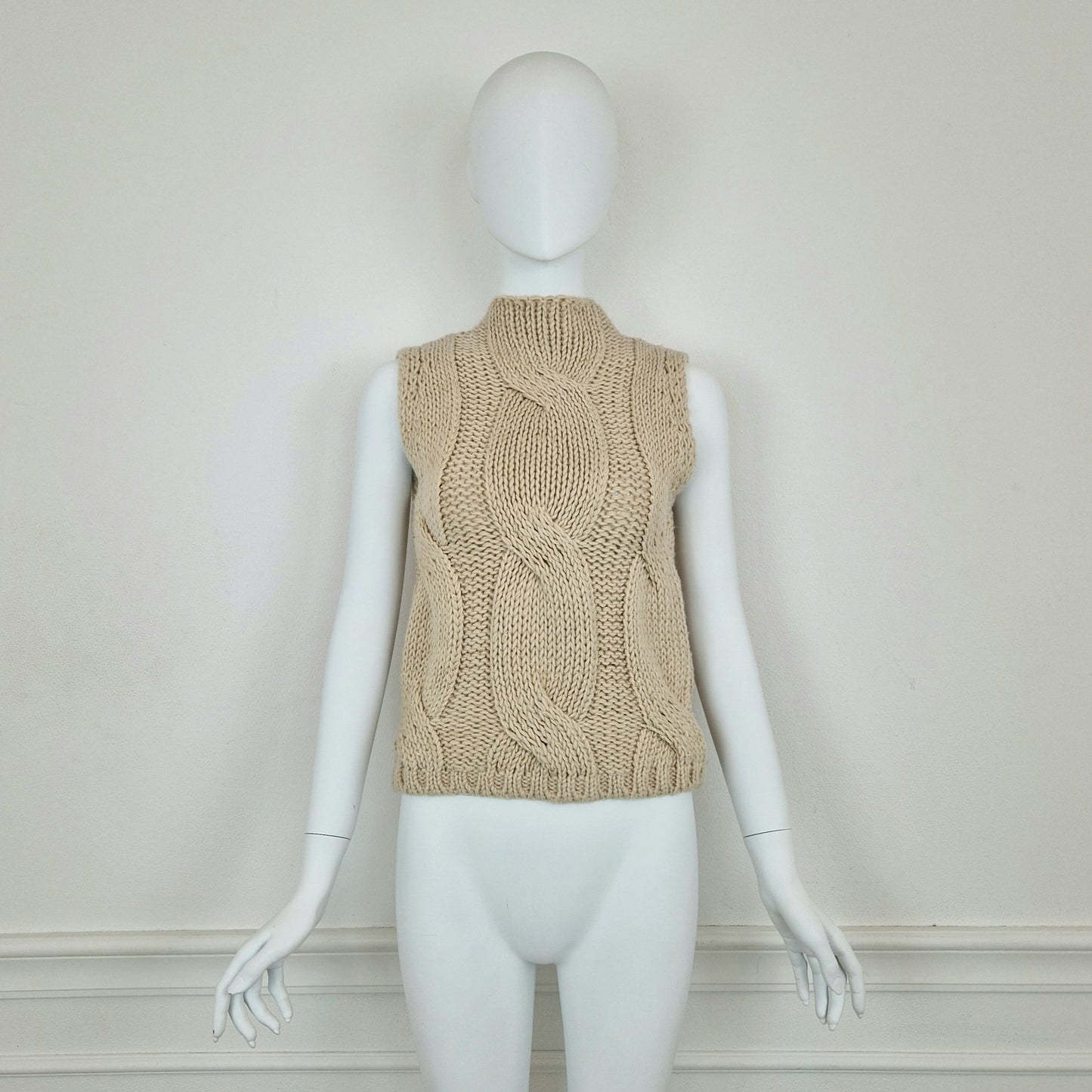 Gilet beige collo alto con trecce