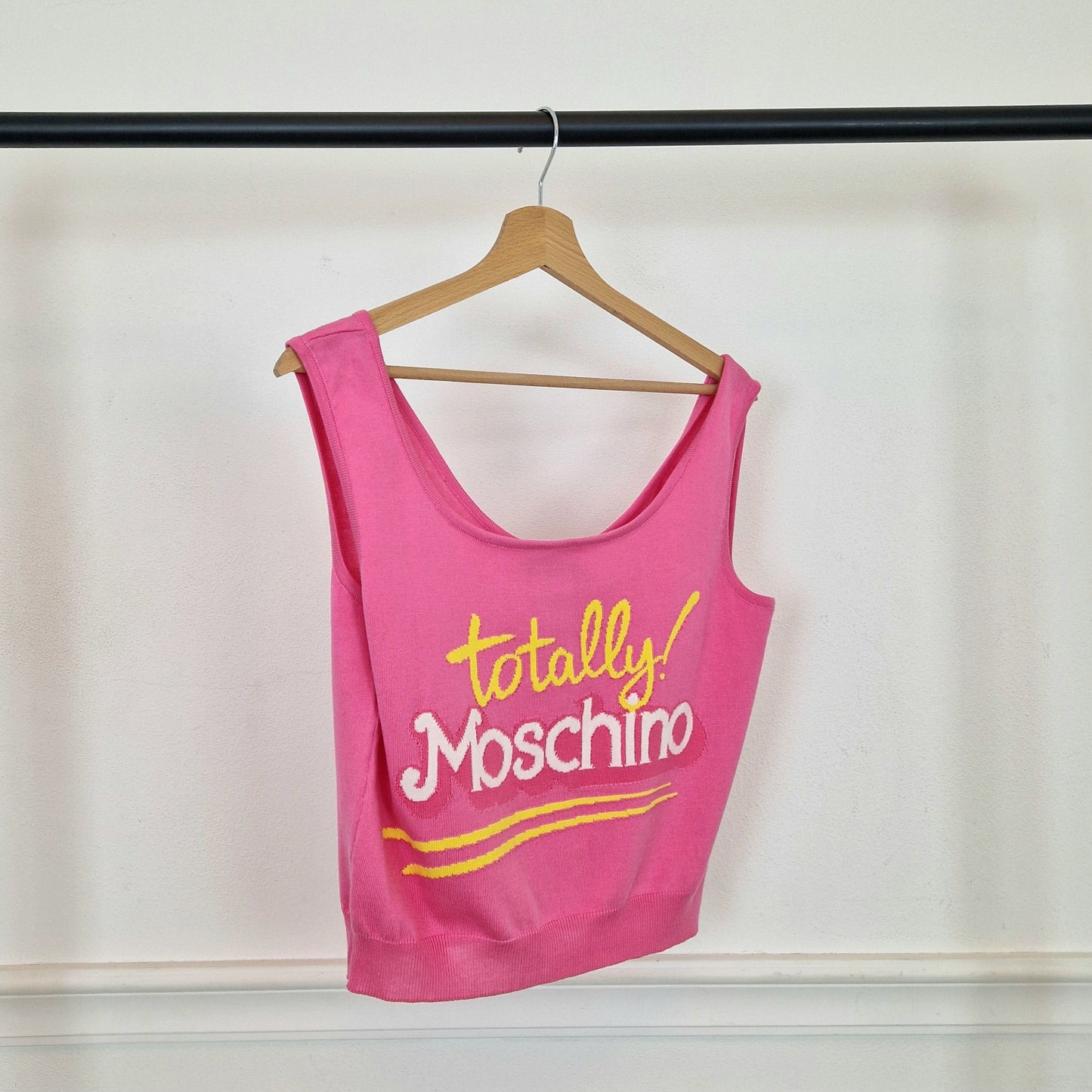 Top "Totally Moschino" maglia rosa