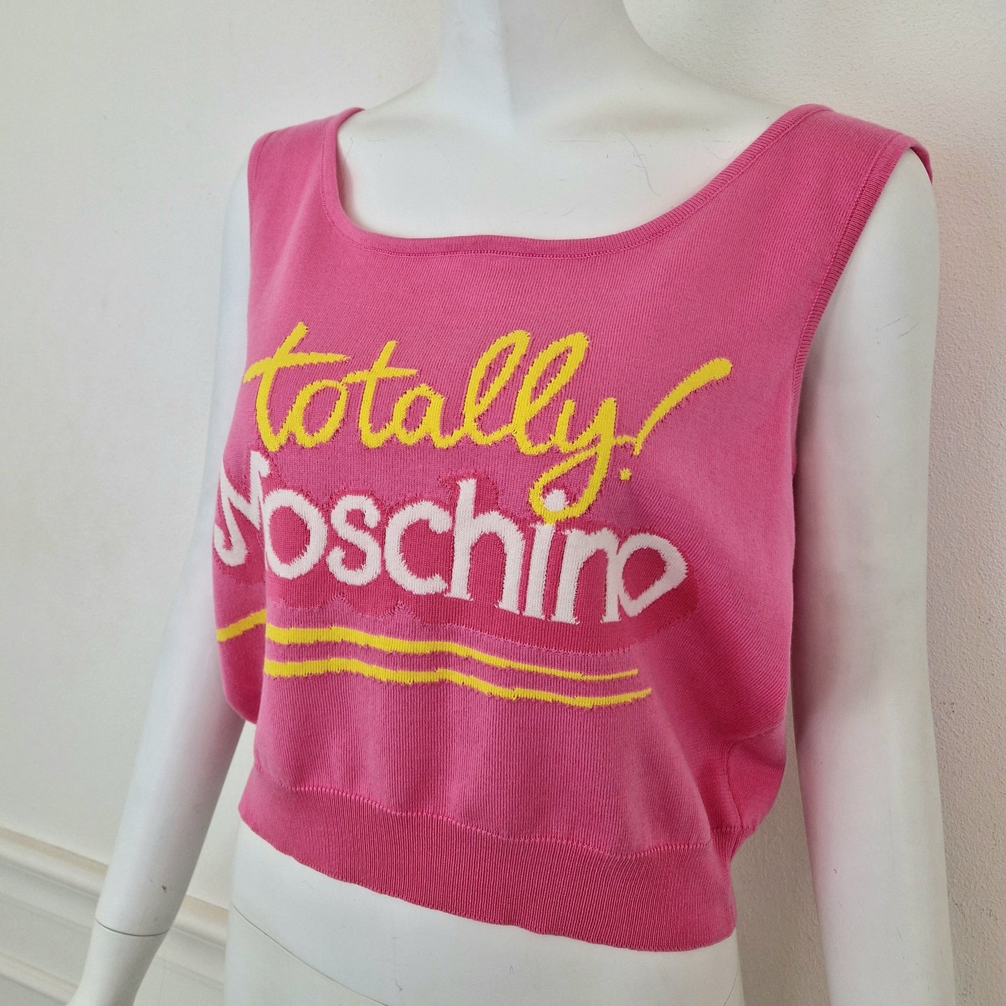 Top "Totally Moschino" maglia rosa