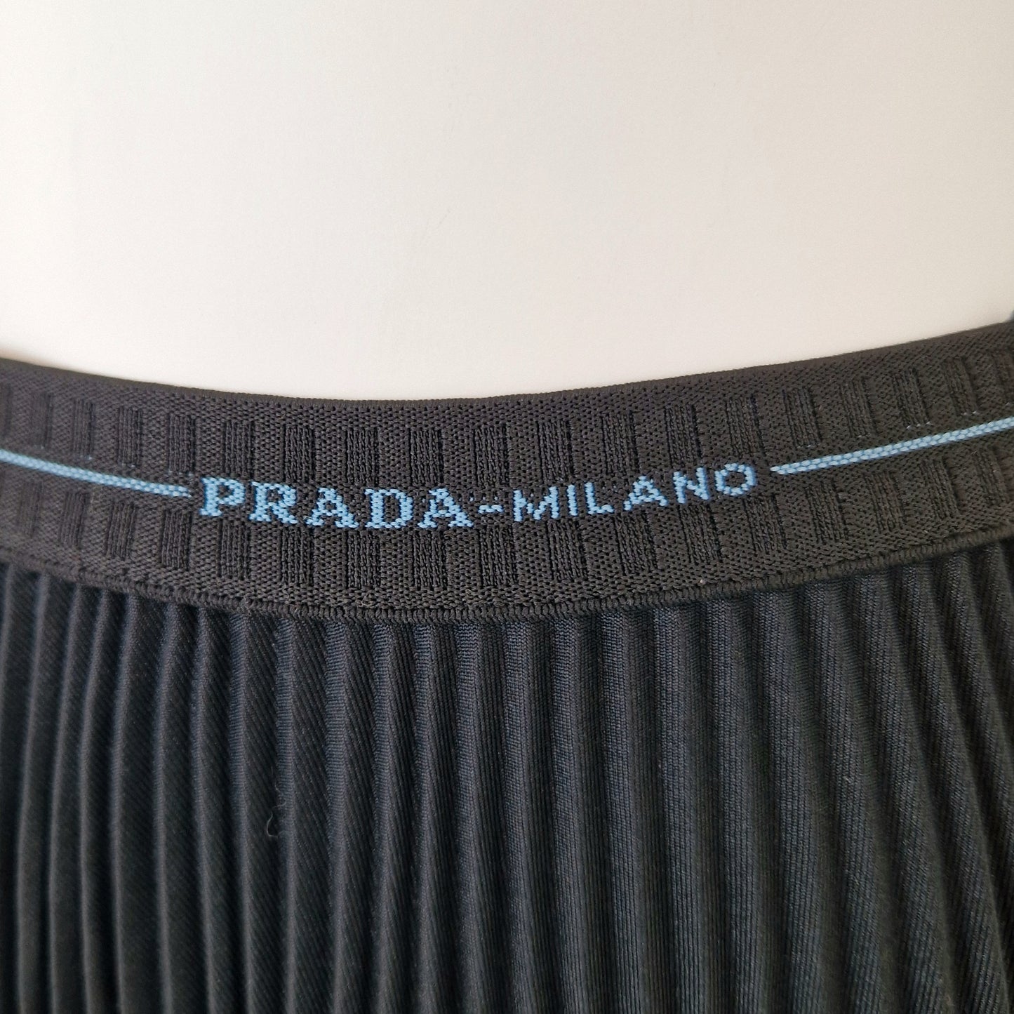 Gonna Prada nera plissettata