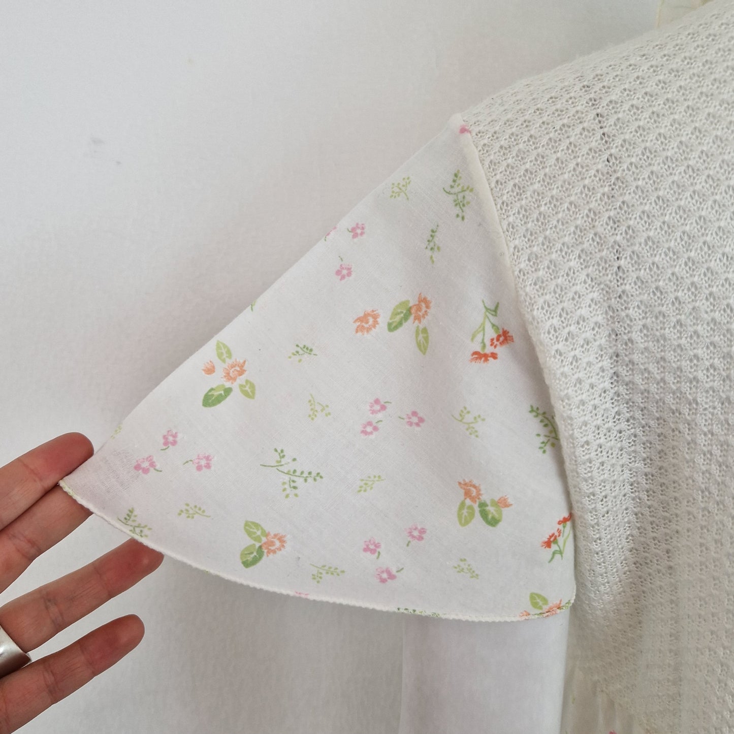 Camicia da notte vintage con fiori e nastro rosa