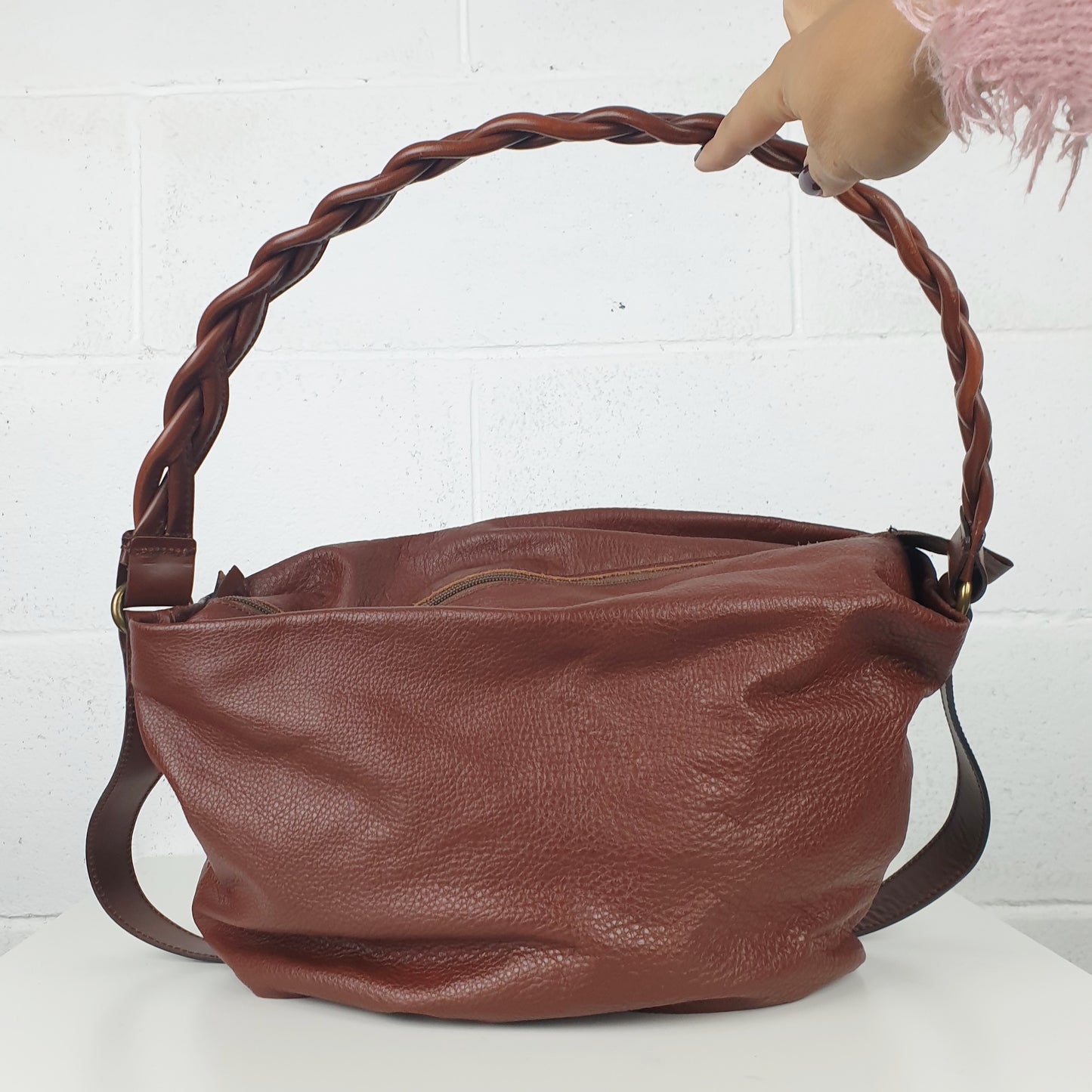 Borsa in pelle marrone con manico intrecciato