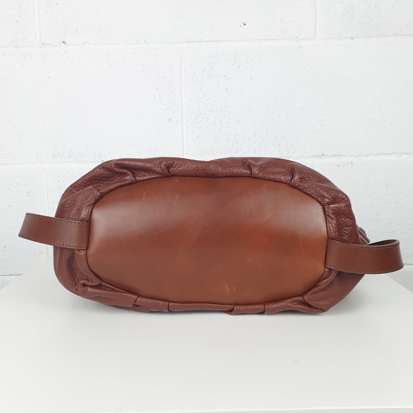 Borsa in pelle marrone con manico intrecciato