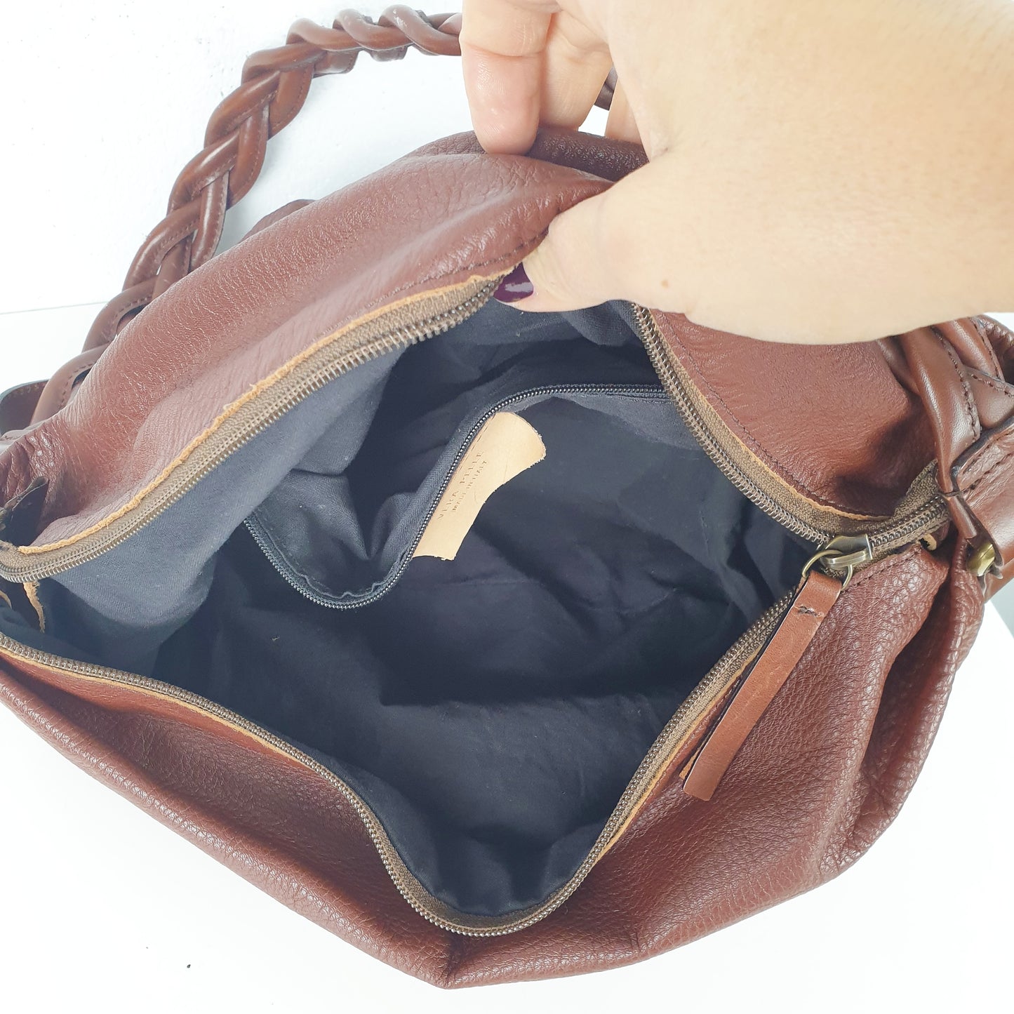 Borsa in pelle marrone con manico intrecciato