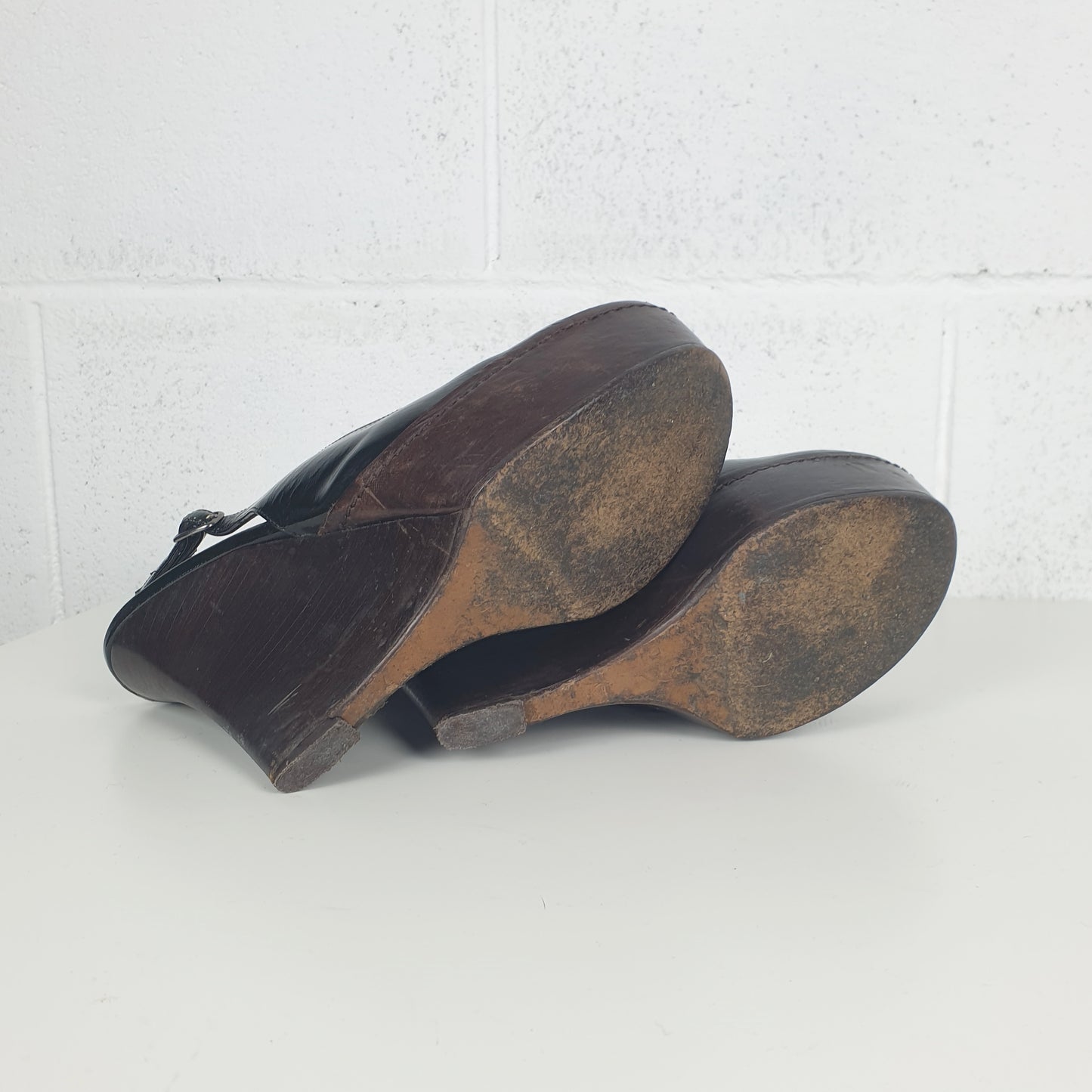 Scarpe Marni in vernice con zeppa in legno
