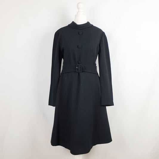 Abito vintage nero con bottoni e cintura rivestiti