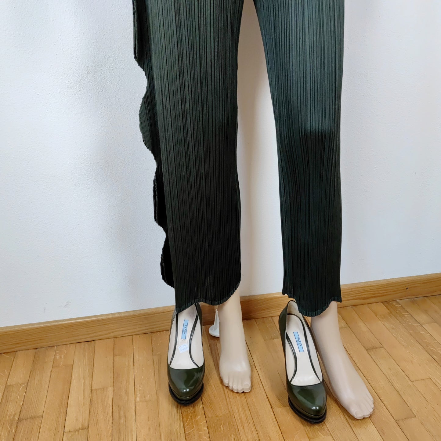 Pantaloni Issey Miyake Pleats Please verde bosco