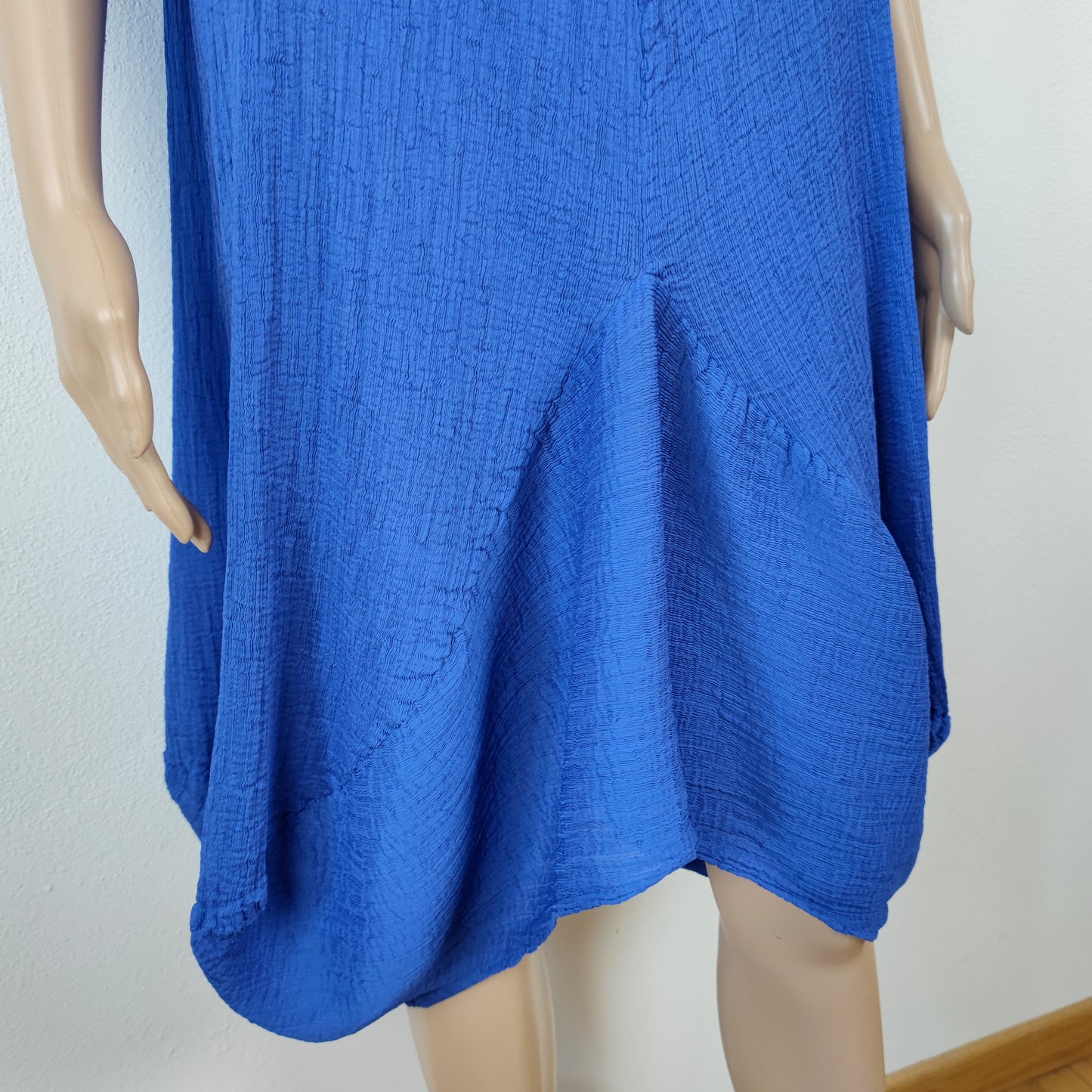 Abito Issey Miyake blu elettrico