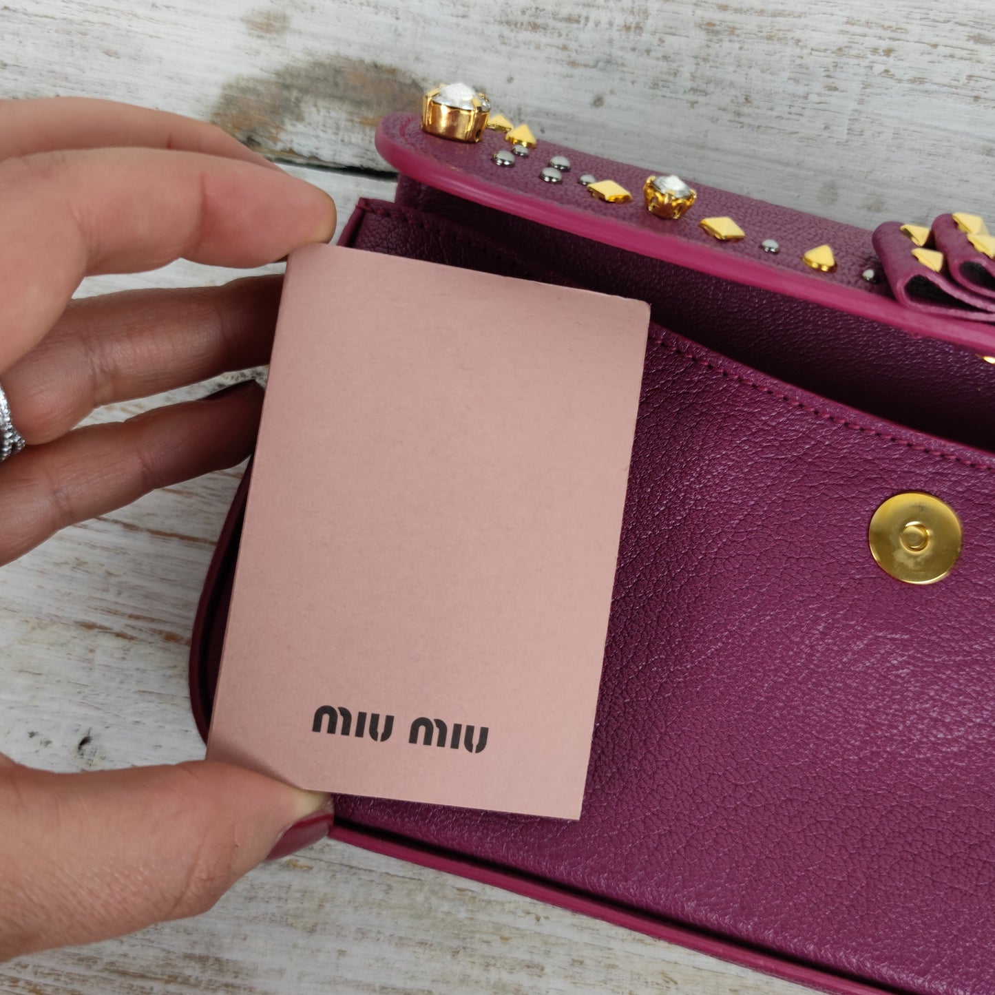 Pochette MiuMiu pelle ciclamino e strass