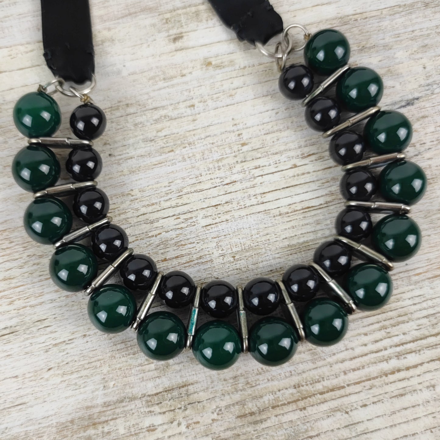 collana verde e nera