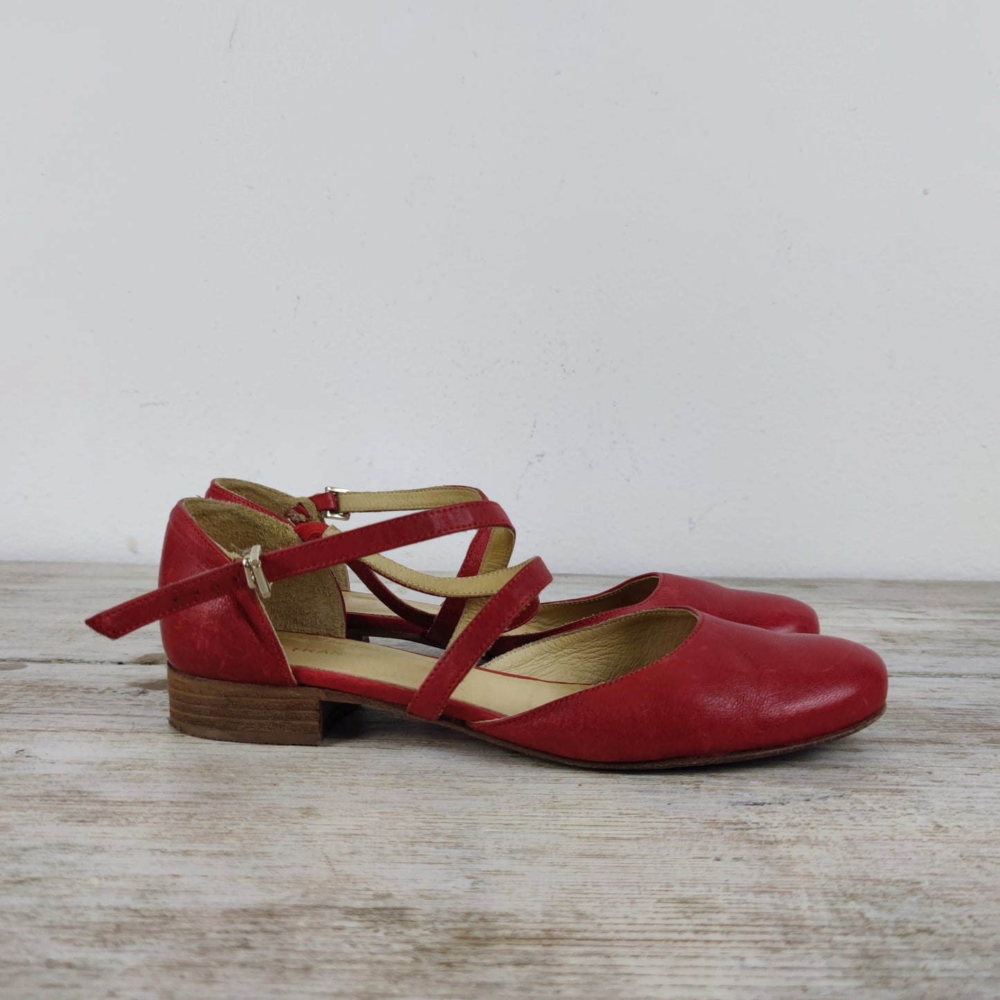 ballerine in pelle rossa con incrocio