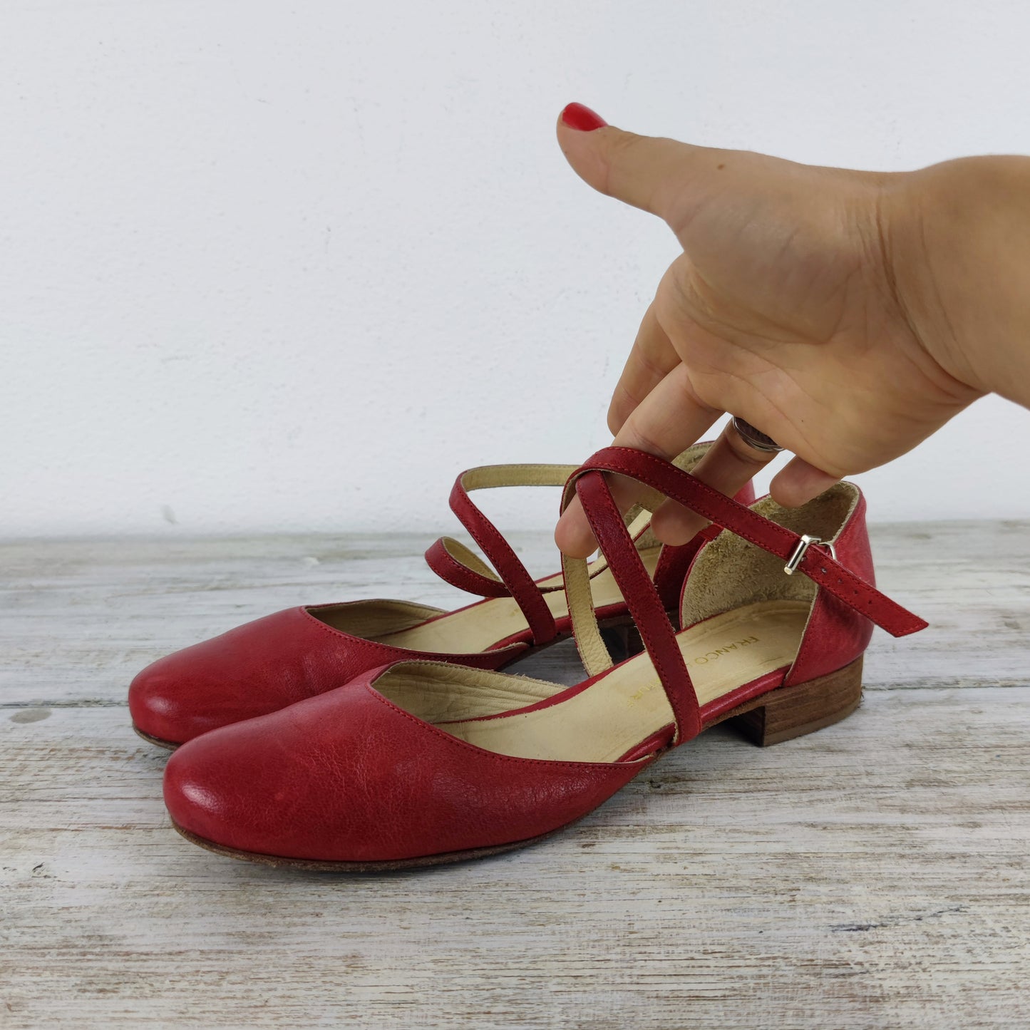 ballerine in pelle rossa con incrocio