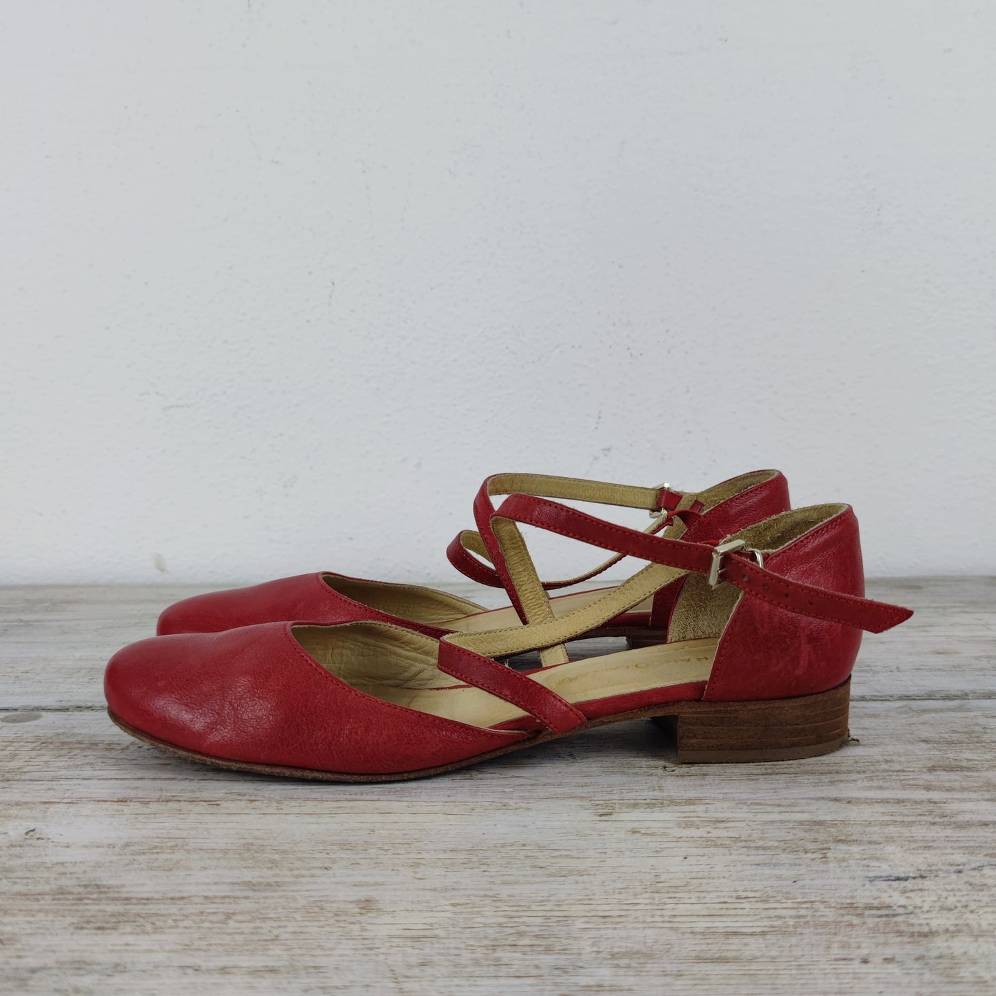 ballerine in pelle rossa con incrocio