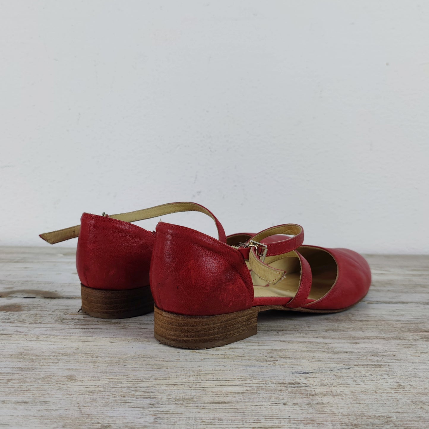 ballerine in pelle rossa con incrocio