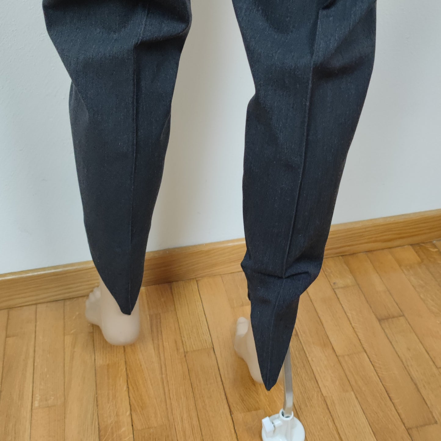 Pantaloni vintage Romeo Gigli con punte sul fondo