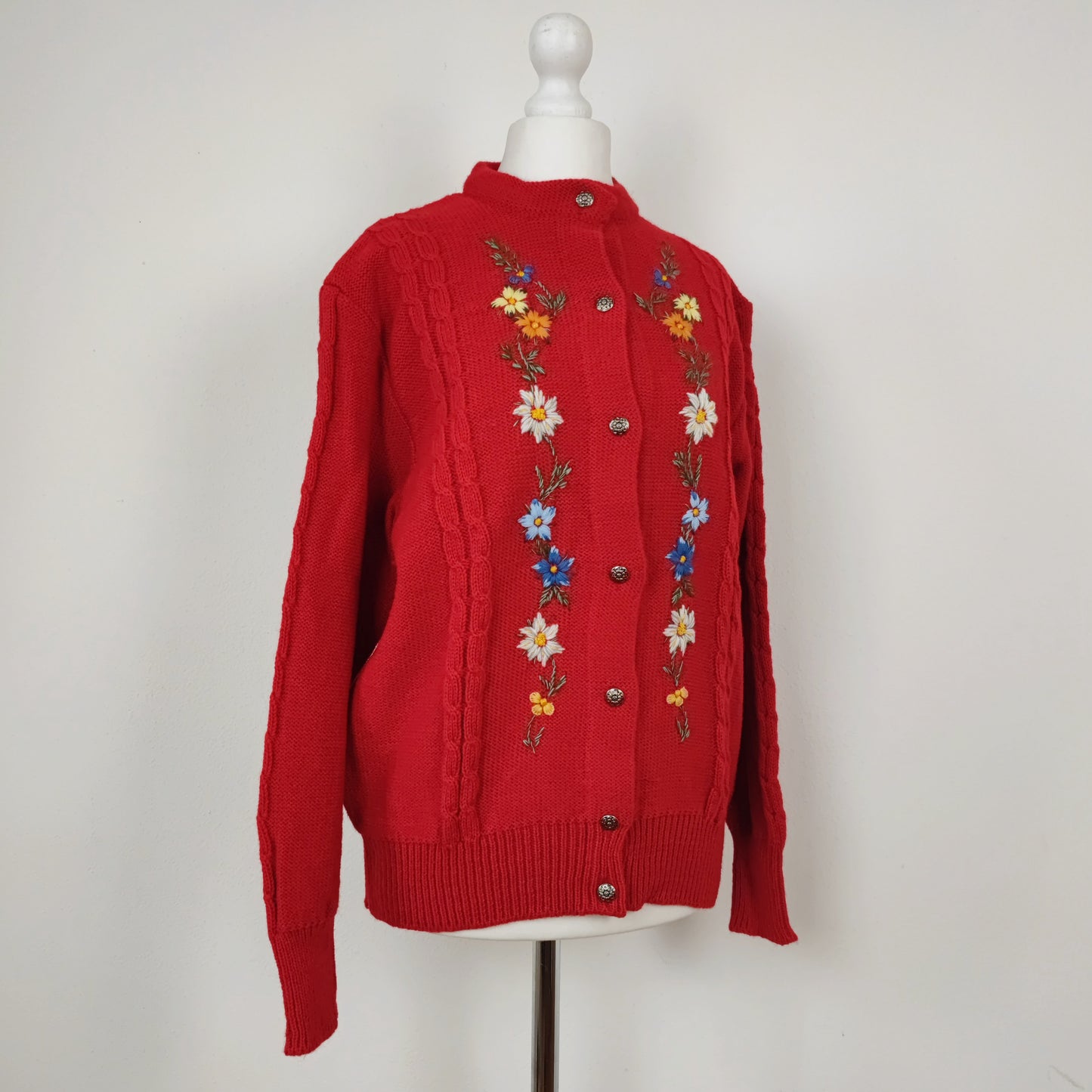 Maglione tirolese rosso con fiori