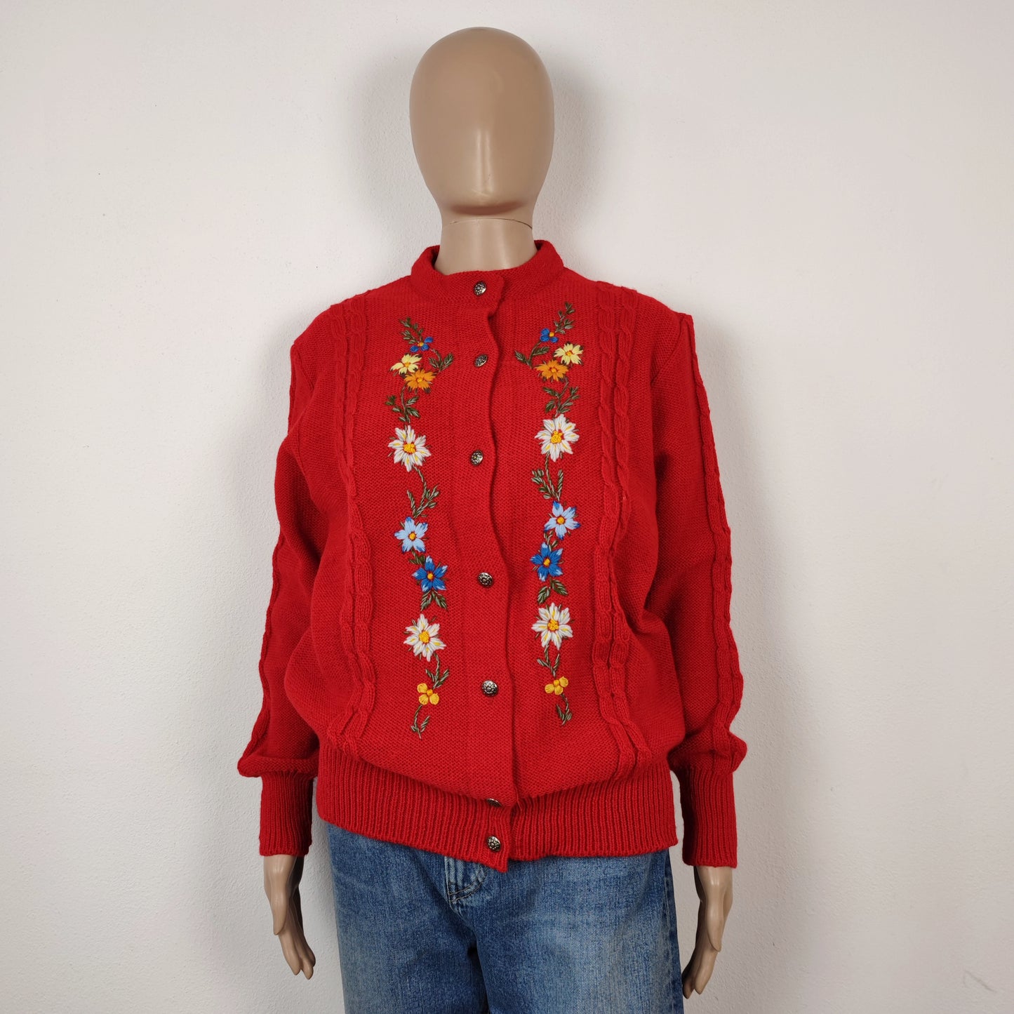 Maglione tirolese rosso con fiori