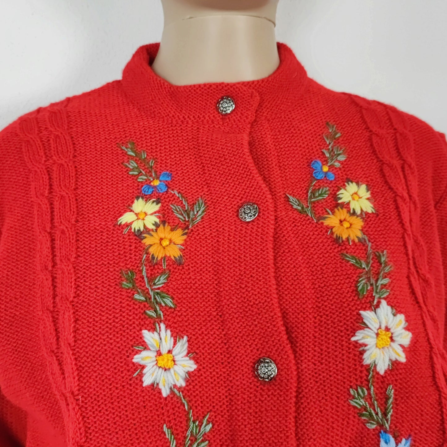 Maglione tirolese rosso con fiori