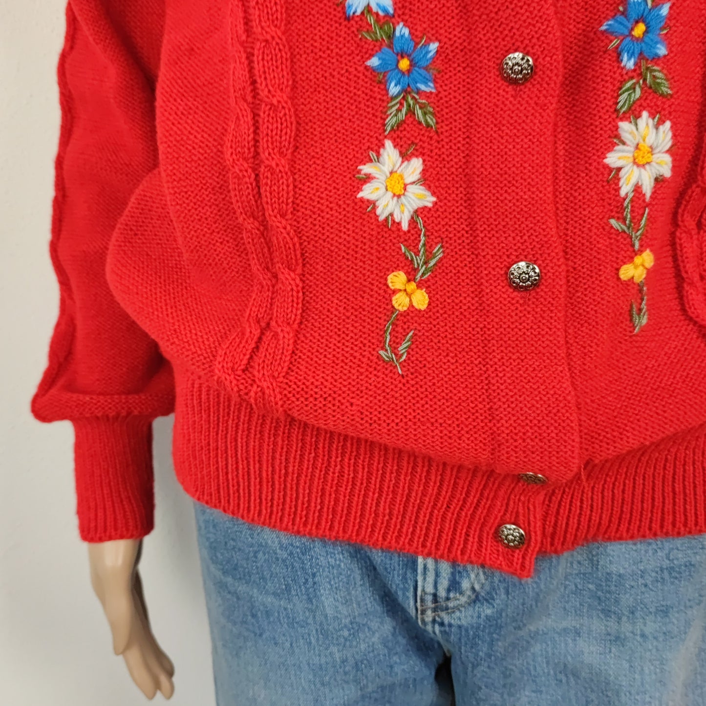 Maglione tirolese rosso con fiori