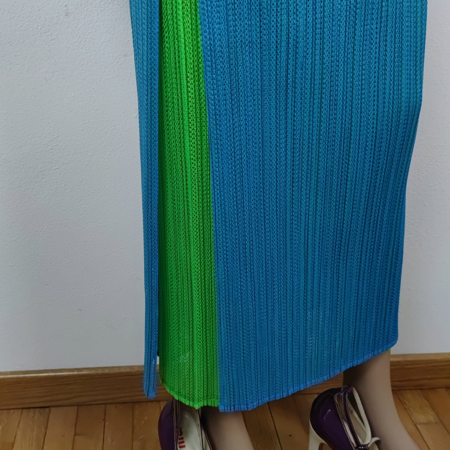 Gonna lunga Pleats Please Issey Miyake azzurra e verde