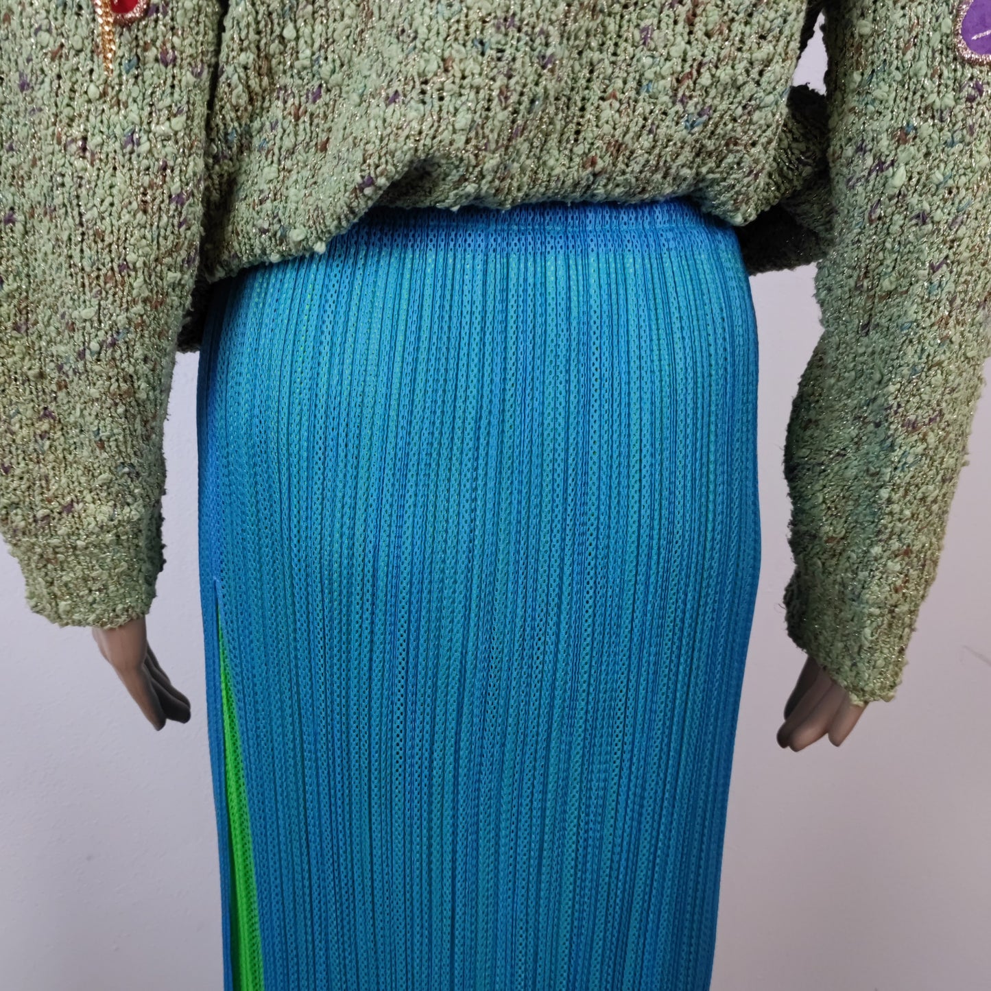 Gonna lunga Pleats Please Issey Miyake azzurra e verde