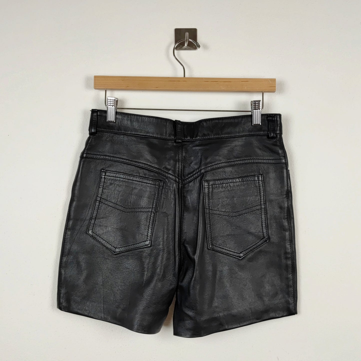 Shorts vintage in pelle nera