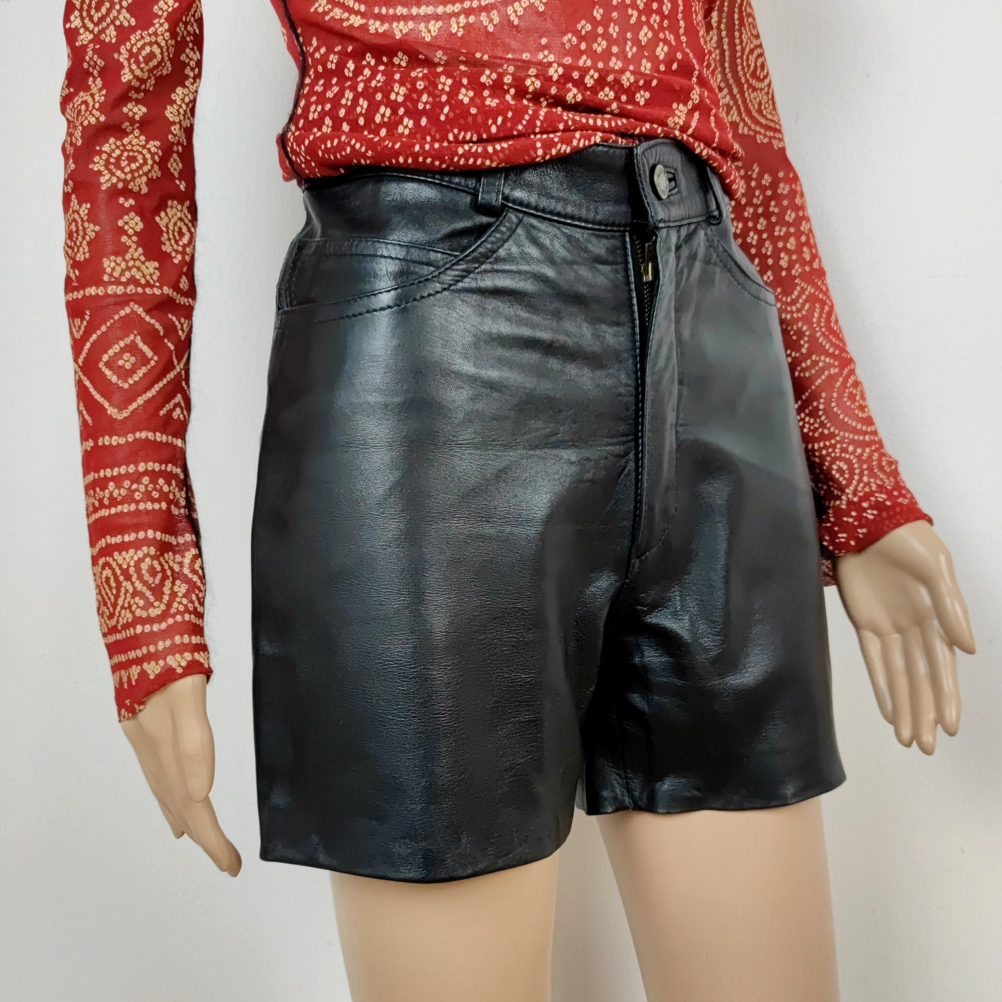 Shorts vintage in pelle nera