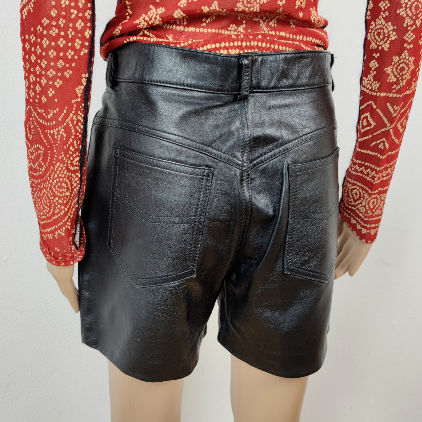 Shorts vintage in pelle nera