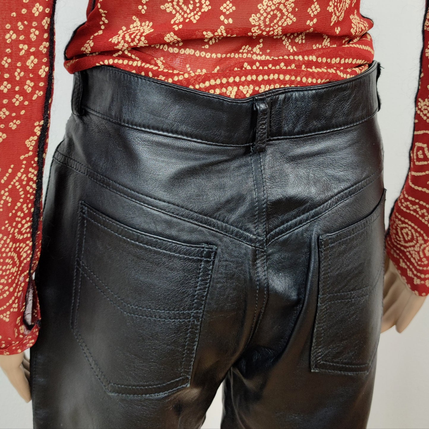 Shorts vintage in pelle nera