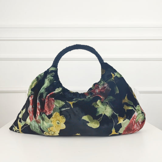 Borsa in velluto nero con fiori