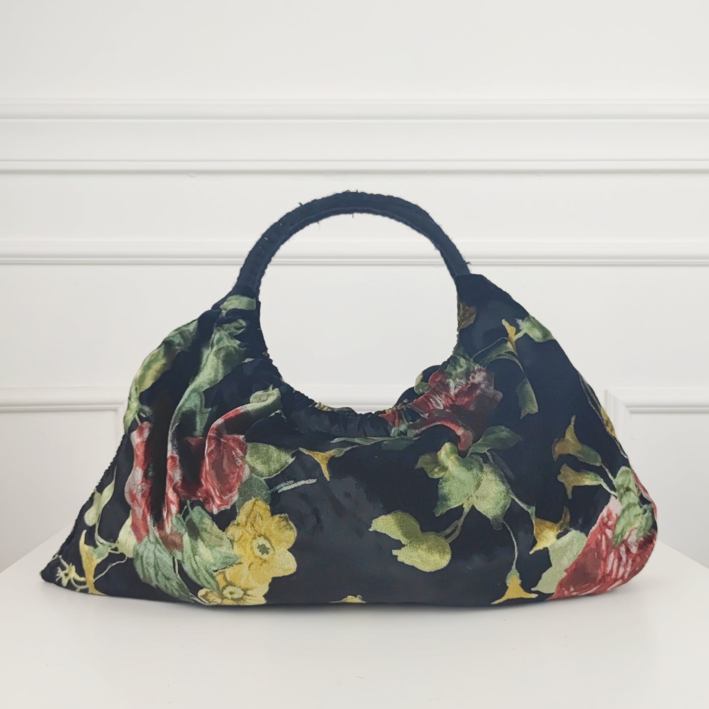 Borsa in velluto nero con fiori