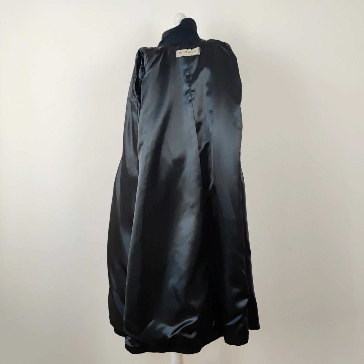 Cappotto nero Yves Saint Laurent rive Gauche