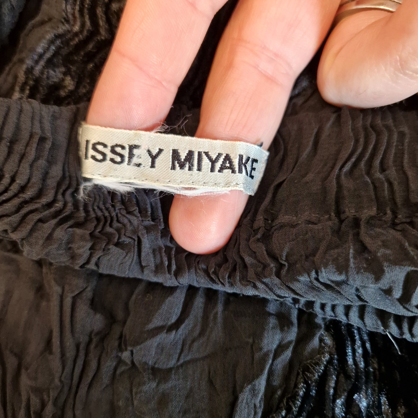 Completo Issey Miyake nero trasparente